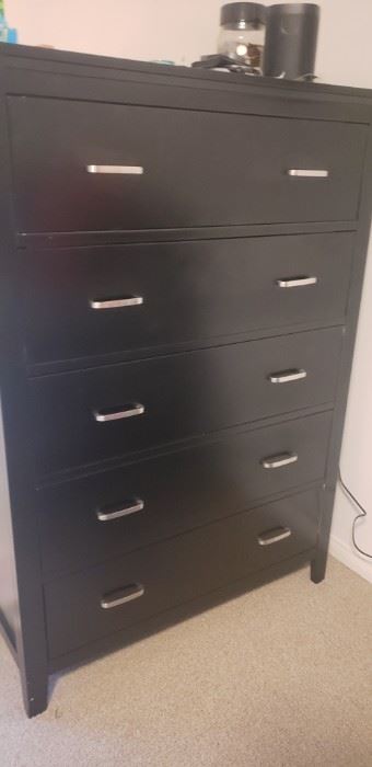 5 drawer black dresser (drawer broken)