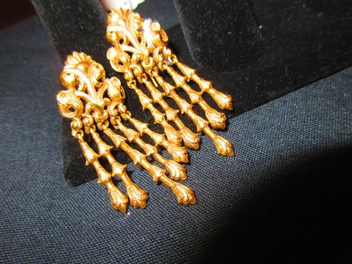 18 karat gold earrings