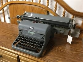 Royal typewriter. 19-inch carriage.  KMG19-4241543