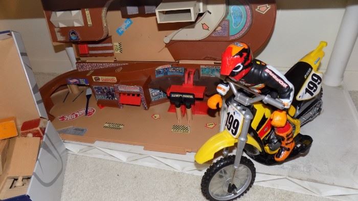 hot wheels shop and motorcycle