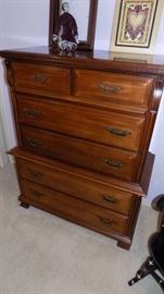 Sumtner chest of drawers