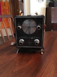 VINTAGE MOTOROLA CLOCK RADIO
