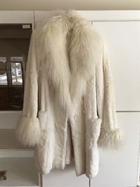 WHITE SHEARED FUR W/CURLY LAMBS WOOL CUFFS