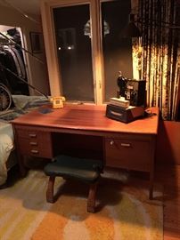 MID CENTURY MODERN DESK, RYA RUG