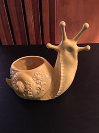 VINTAGE SNAIL POTTERY