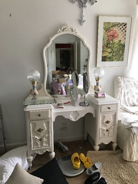 Beautiful dresser/vanity