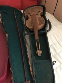Violin -with label/Stradivavius Cermonius Anno 1732 with case and bow.