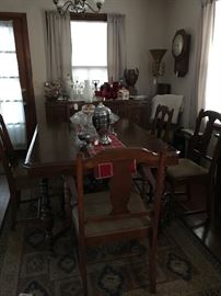 Beautiful 1940's Dining room Set...6 chairs, 2 leaves,buffet