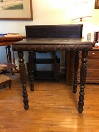 Beautiful Mahogany table -carved and spooled legs