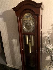 Grandfather Clock , this is your opportunity to get that dream clock at a great price. Come take a look ! We accept Debit and Credit ! Great gift .....