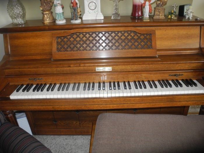 Very nice Stresney & Sons piano