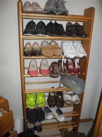 Shoes and shoe rack