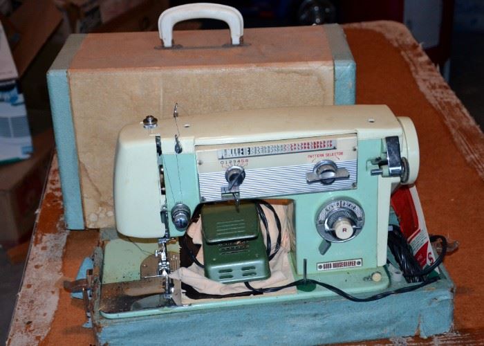 Good Housekeeper antique sewing machine