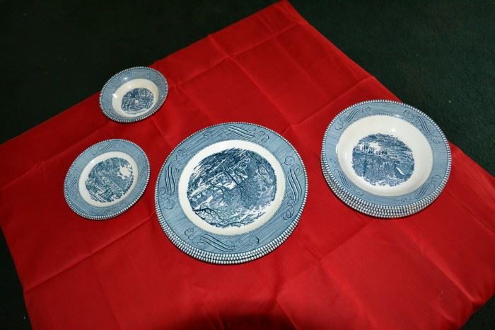 Antique dinnerware (3 plates, 4  bowls, 1 small plate, 1 small bowl)