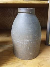 Southern pottery jar 