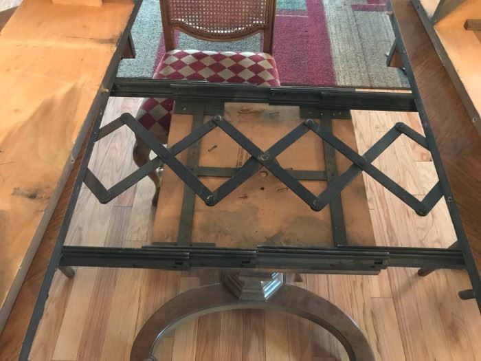 #1	table	Thomasville Table w/3 leaves & 6 chairs   42-74x42x30H 	 $175.00 
