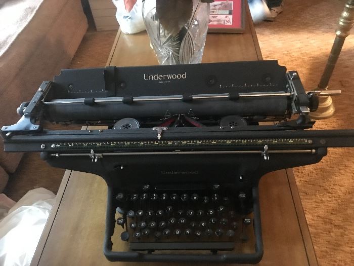 Underwood manual typewriter - 