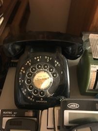 black rotary phone