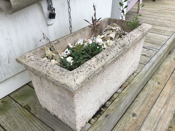One rectangular concrete planter