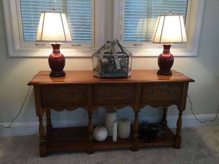 Hickory chair sideboard & pair of burgundy lamps