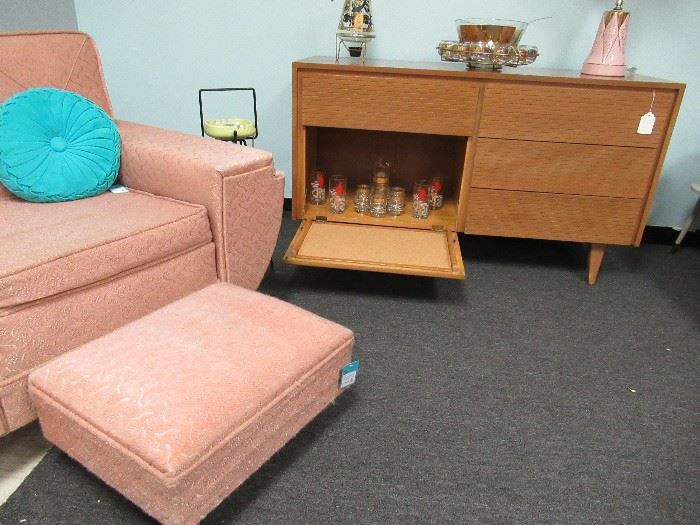 Pink 1950s living room set , Blonde Buffet w/bar