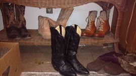 There are a nice selection of ladies shoes and boots- the black ones are from Dan Post