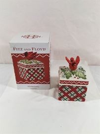 Fitz and Floyd Winterberry Lidded Porcelain Box https://ctbids.com/#!/description/share/90541