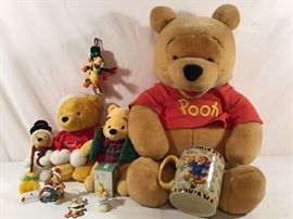 Disney ''Winnie The Pooh'' Holiday Collection https://ctbids.com/#!/description/share/90660