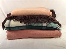 Soft Warm Wool Blankets https://ctbids.com/#!/description/share/90713