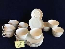 SET OF 8 ANTIQUE LIMOGES FRANCE TEA CUPS, SAUCERS, AND BOWLS https://ctbids.com/#!/description/share/94913