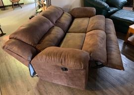 7ft Reclining Sofa/Couch	40x84x41in
