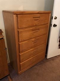 Oak 5 Drawer Dresser	47x32x16in
