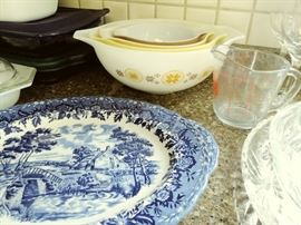 few vintage pyrex