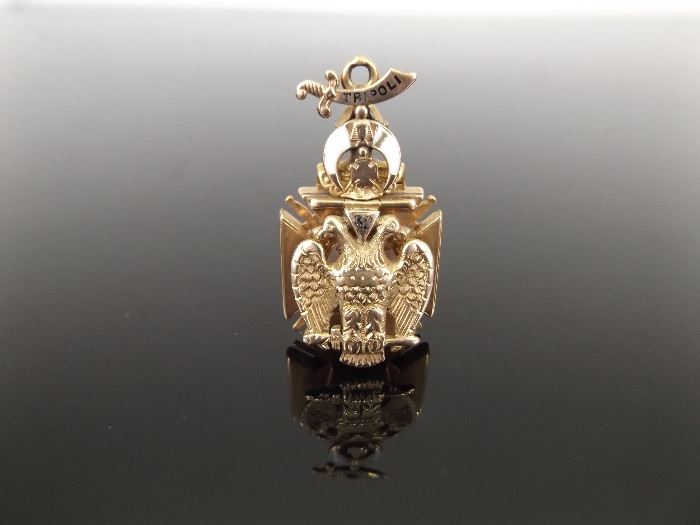 Large 22.7g 10k Yellow Gold Masonic Knights Templar Pendant