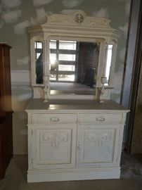 Painted server with mirror