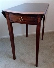 BBR04 AntiqueStyle Dark Wood DropLeaf Table