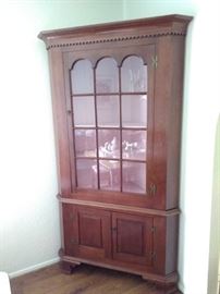 BDR01 Vintage Wood Corner Cabinet