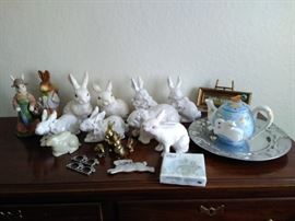 BDR08 Rabbit Figurines and Decor