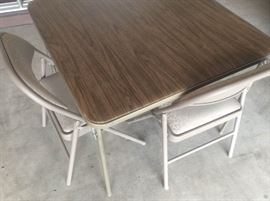 BG11 Card Table and 2 Chairs