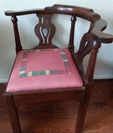 BO07 Vintage Dark Wood Corner Chair