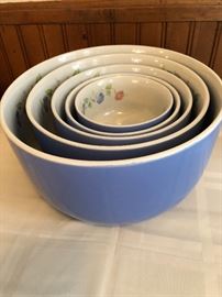 Hall 1930's "Morning Glory" Nesting Mixing Bowls     set of 5
