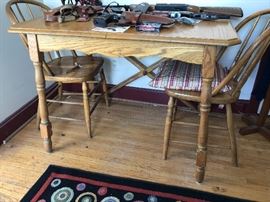 Oak dinette with 2 chairs