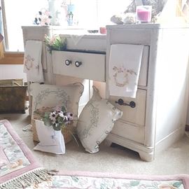 Vintage shabby chic vanity