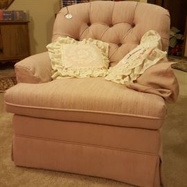 Swivel chair, in pink, of course!
