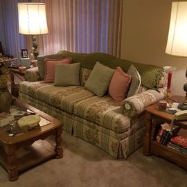 Matching floral sofa/loveseat