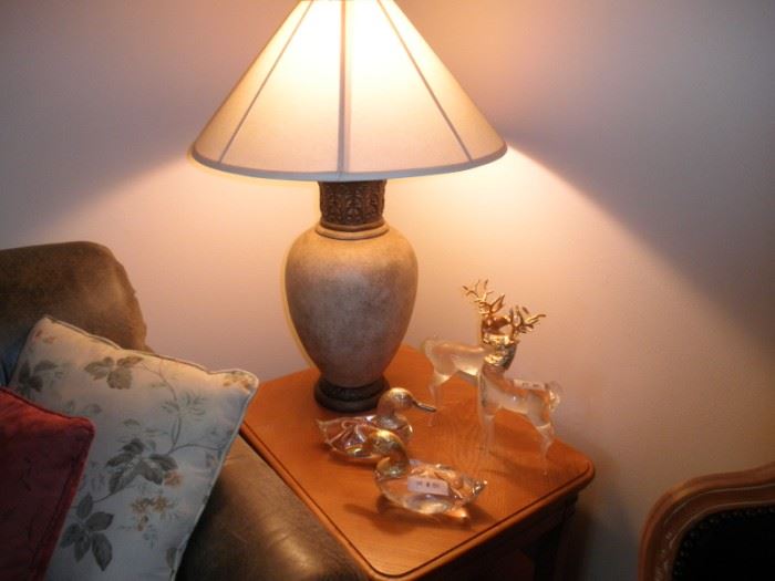 NICE END TABLES AND LAMPS