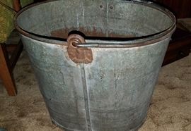 Oval bucket