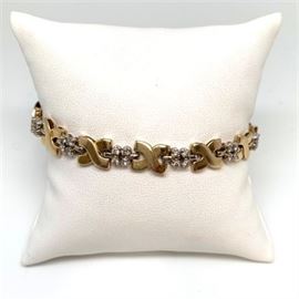 Lot 018
"XO" 14 Kt Gold and Diamond Bracelet