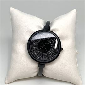 Lot 057
Anne Klein AK/1471BKST Black Bangle Analog Watch
