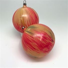 Lot 015
Antique "End of Days" Ball Ornaments